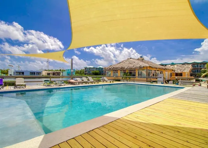 E301 Mara Laguna * San Pedro (Ambergris Caye)