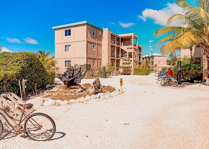 E301 Mara Laguna * San Pedro (Ambergris Caye)
